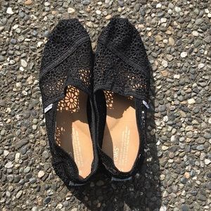 Black lace Tom’s